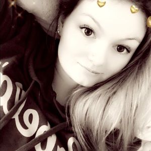 Meet your Posher, Kayla